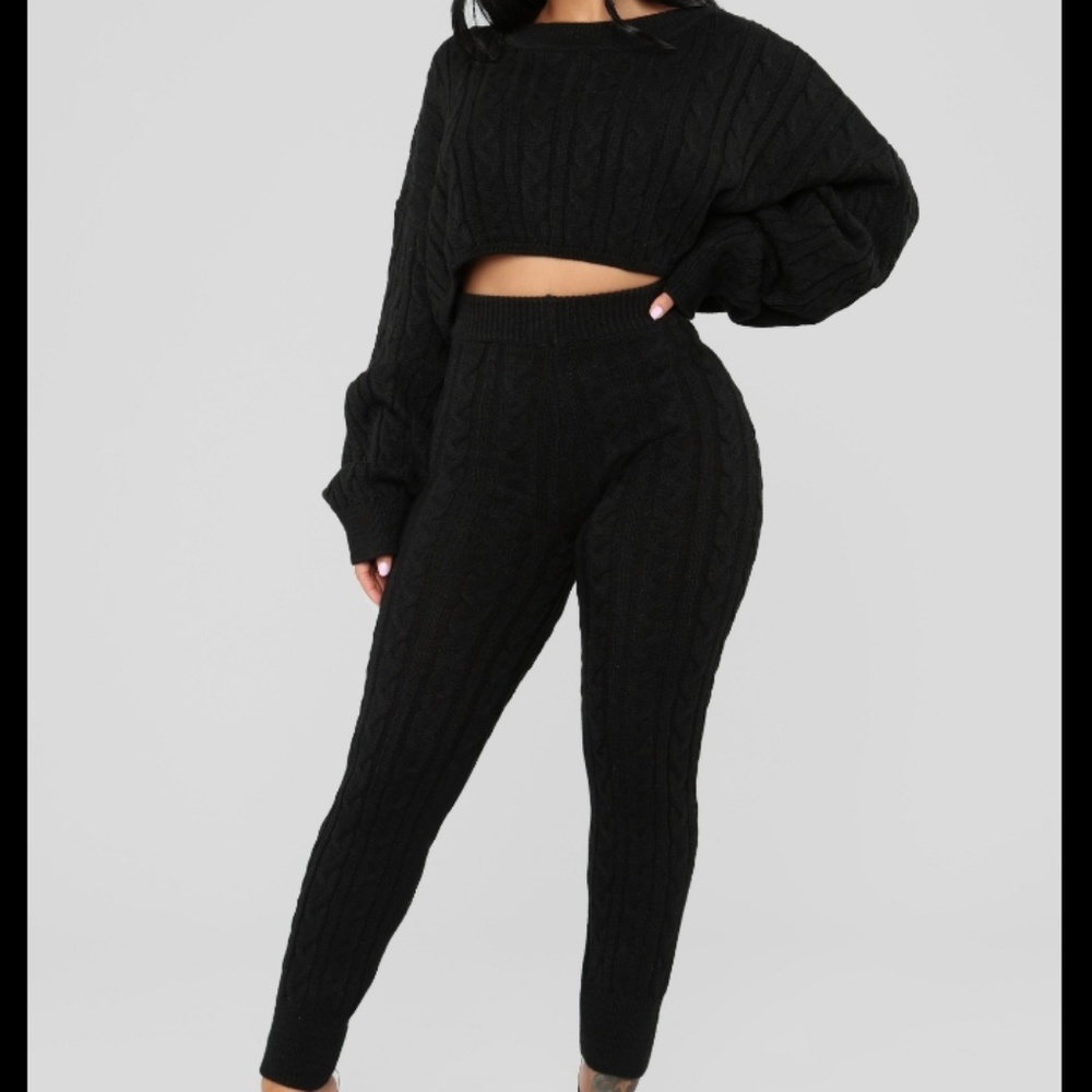 "Meet me halfway" black set